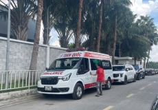 Xuất viện rồi nhưng người bệnh không thể tự lên xe? Gia đình nên làm gì?